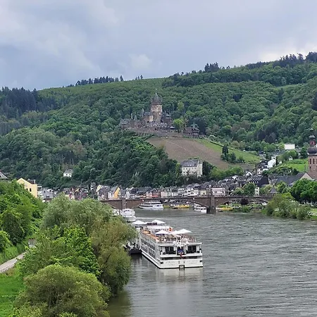 Ruhig Gelegende An Der Mosel *