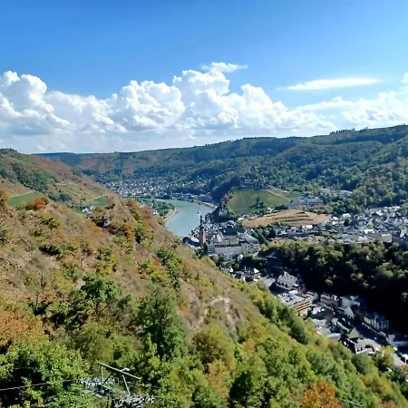 Ruhig Gelegende An Der Mosel Бурген