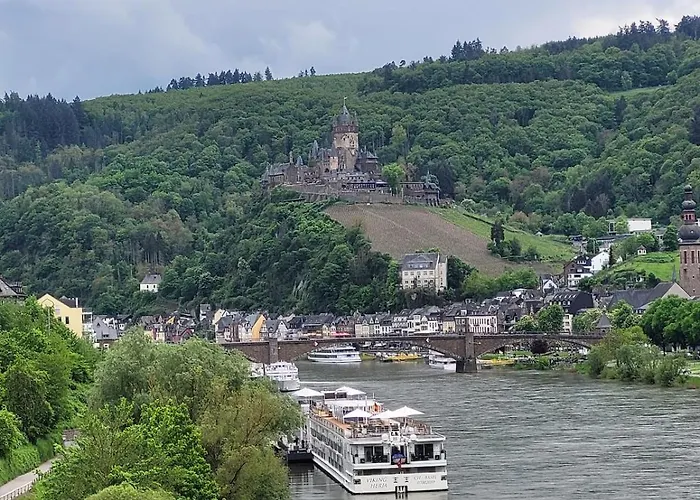 Ruhig Gelegende An Der Mosel *